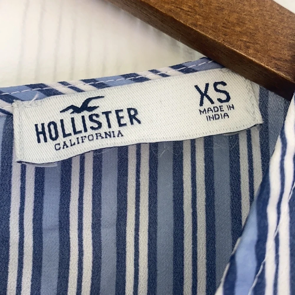 Hollister - Pinstripe in Blue and White Crisscross Short Romper Size XS